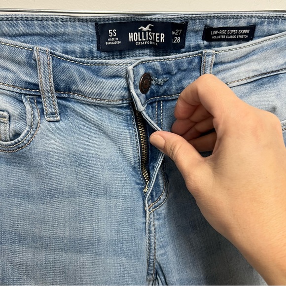 Hollister Low-Rise Super Skinny Light Wash Jeans, Size 5 Short - Picture 5 of 7
